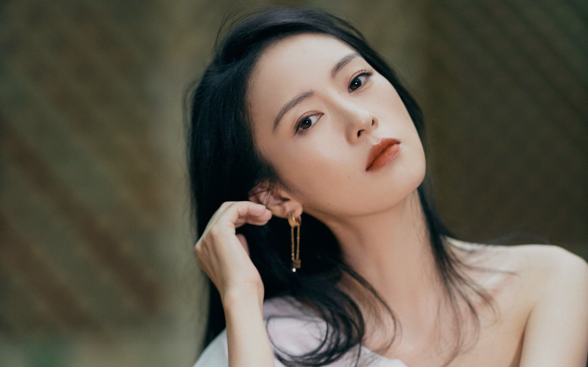 雷恩后场配合稳定应对对方高压战术，雷恩ds